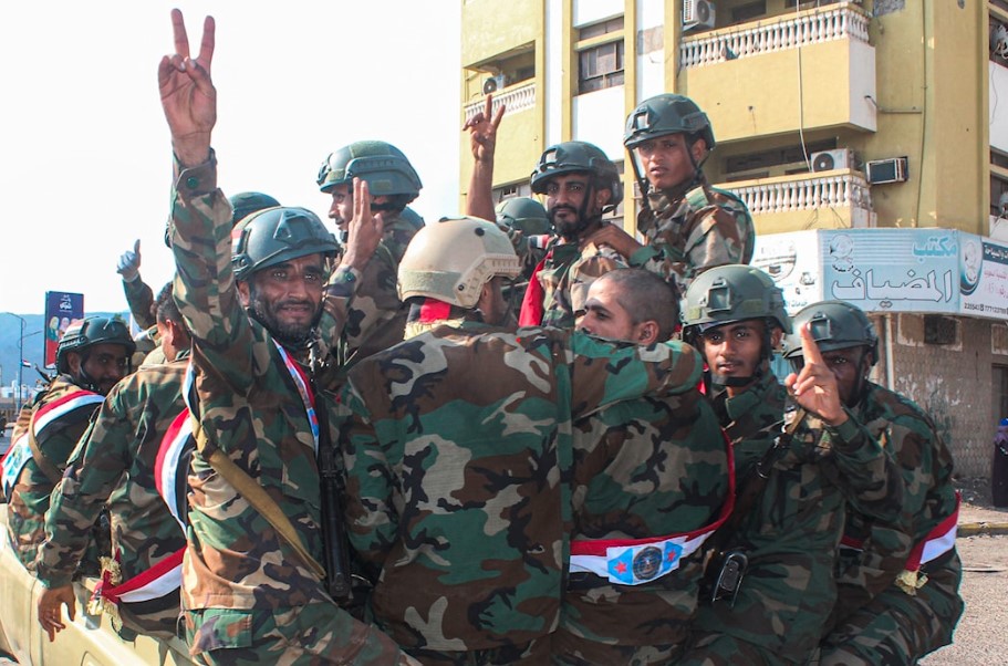 قوات الانتقالي تبدأ الانسحاب من حضرموت والمهرة عقب مغادرة القوات الإماراتية