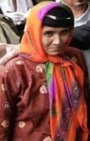 الإفراج عن عجوز يمنية عمرها 80 عاماً تم الزج بها في سجن لسنوات بسبب ثورها الذي نطح رجل وقتله 