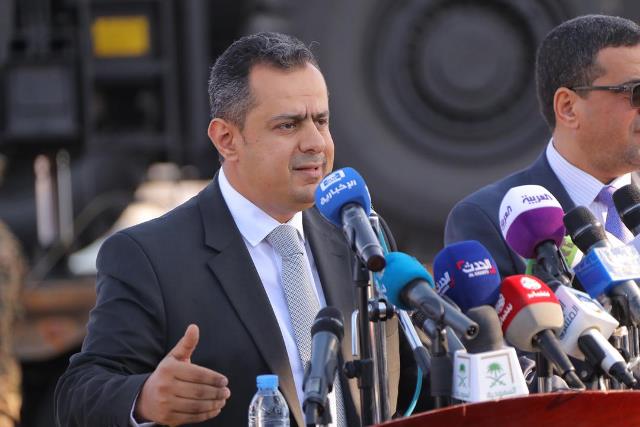 رئيس الحكومة يصارح اليمنيين بشأن الرواتب ويكشف نتائج لقائه بـ الأمير محمد بن سلمان