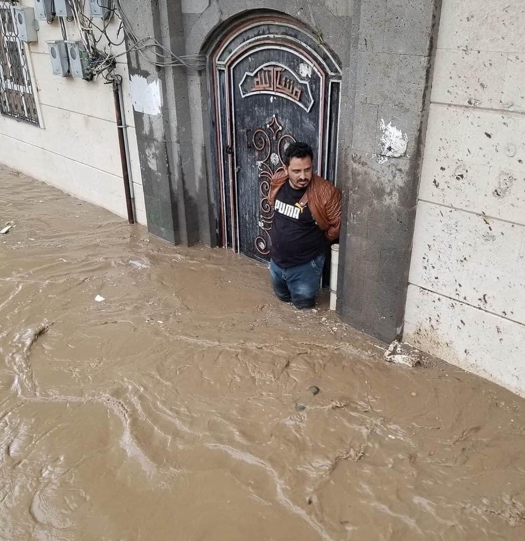 وفاة 24 شخصا وانهيار 50 منزلا جراء الأمطار الغزيرة في اليمن