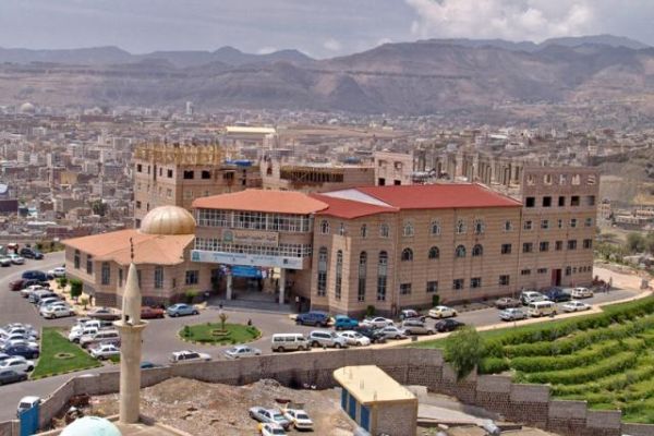 خلافات بين قيادات حوثية حول نهب أموال أكبر جامعة أهلية في اليمن 