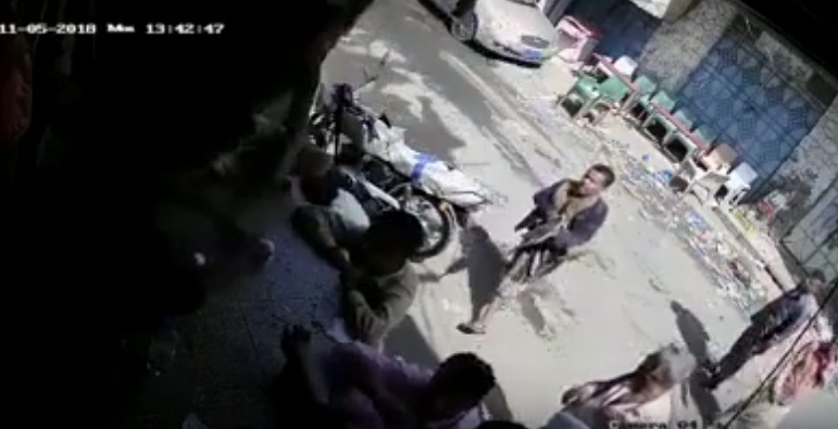 القبض على مسلحين اثنين نهبا محل قات وأطلقا النار على مواطنين بتعز (فيديو)