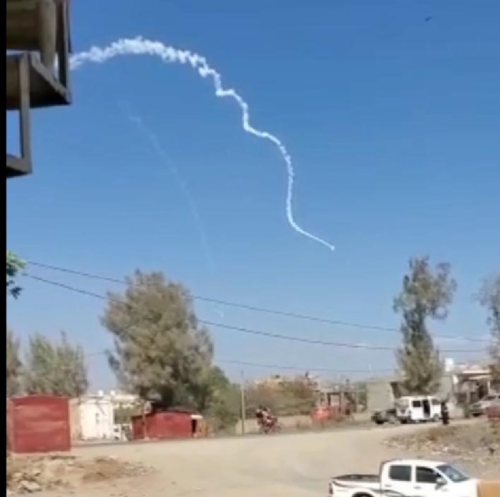 مليشيا الحوثي بتعز تنفذ اعتقالات عشوائية بسبب توثيق إطلاق صواريخ باتجاه عدن تزامنا مع وصول الحكومة  