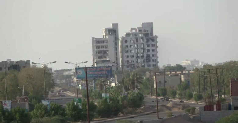 14 قتيل وجريح نصفهم من النساء بقذيفة حوثية استهدفت صالة حفلات بالحديدة