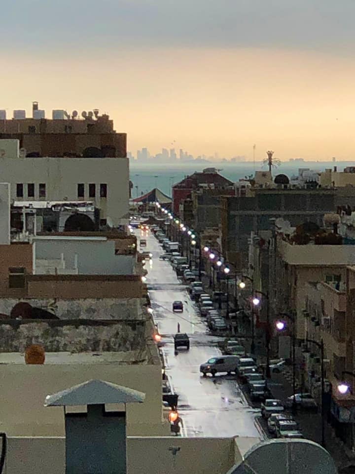 انخفاض التلوث في الخليج يتيح للسعوديين مشاهدة البحرين من بلدهم بالعين المجردة (صور)