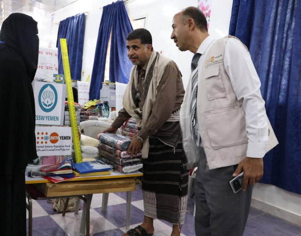 شبوة: بدأ تسليم الدفعة الأولى من منح التمكين الاقتصادي للأسرة الفقيرة في عتق