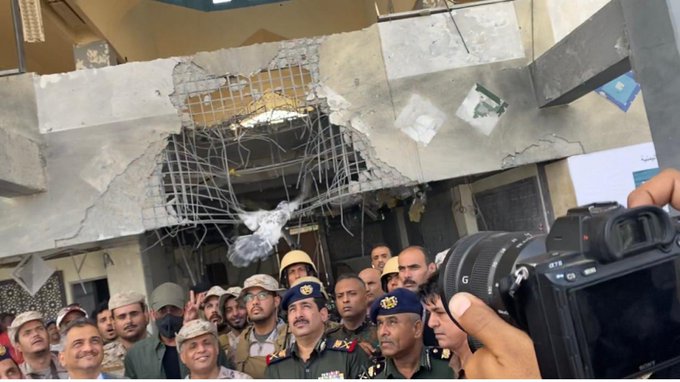 مطار عدن يستقبل أول رحلة بعد توقف دام أربعة أيام