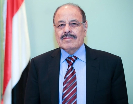 نائب رئيس الجمهورية يتوعد كل من تسول له نفسه المساس بأمن المدن المحررة ويبعث ببرقية عزاء إلى مأرب