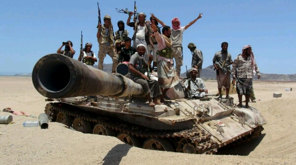 القوات المشتركة تدك تحصينات ومخازن تسليح ميليشيا الحوثي في مكيراس بأبين