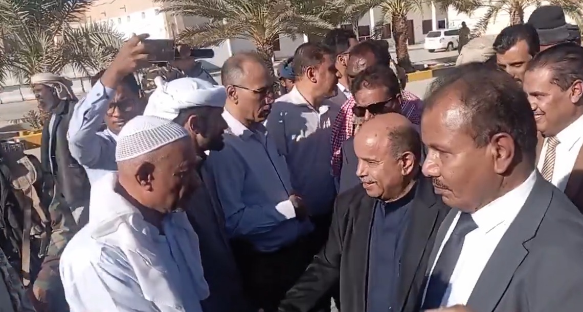محافظ حضرموت سالم الخنبشي يصل سيئون وترتيبات لعقد اجتماع موسع - [فيديو]