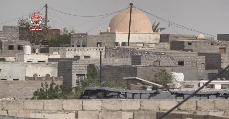 الحوثيون يواصلون خرق الهدنة في الحديدة بقصف مواقع الجيش الوطني 