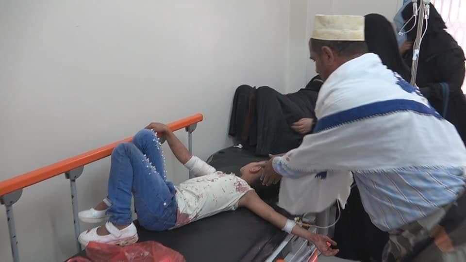 مقتل امرأة وجرح 6 بينهم أطفال بقذيفة حوثية استهدفت حي سكني وسط مدينة تعز