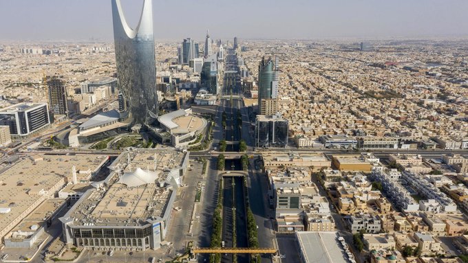 السعودية تعلن تخفيف قيود نظام الكفالة على العمالة بدءا من هذا الموعد