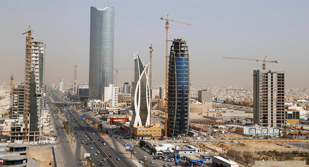 توجيهات بالقبض على سعودي أهان مُقيم لإفطاره بنهار رمضان(فيديو)