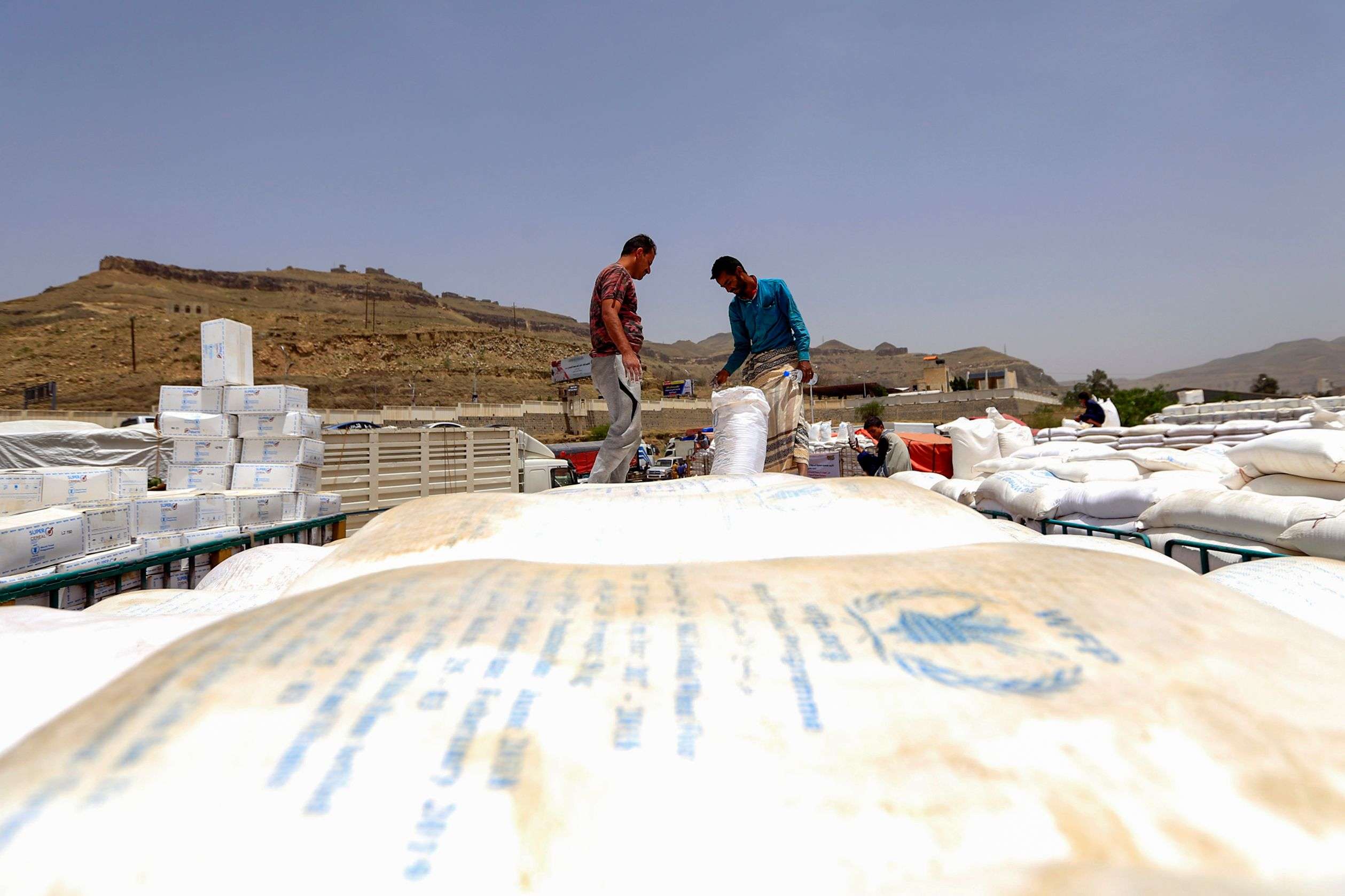 فساد الحوثيين يقتل اليمنيين جوعا