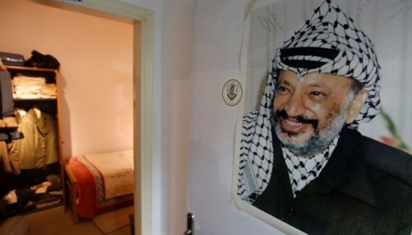 هل كان الزعيم الفلسطيني الراحل "ياسر عرفات" ينام حقاً في صنعاء؟ 