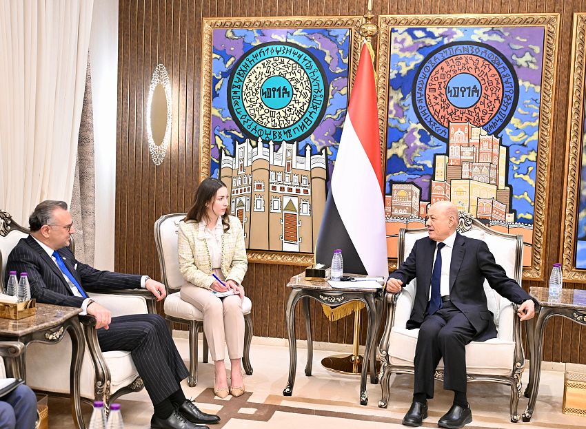 الرئيس اليمني يناقش مع كبير مستشاري الرئيس الأمريكي دعم الوحدة ومكافحة الحوثيين وتعزيز الإصلاحات
