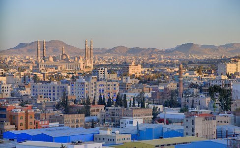 طبيب يمني: خرج الوضع عن السيطرة في صنعاء بسبب كورونا فابقوا في منازلكم