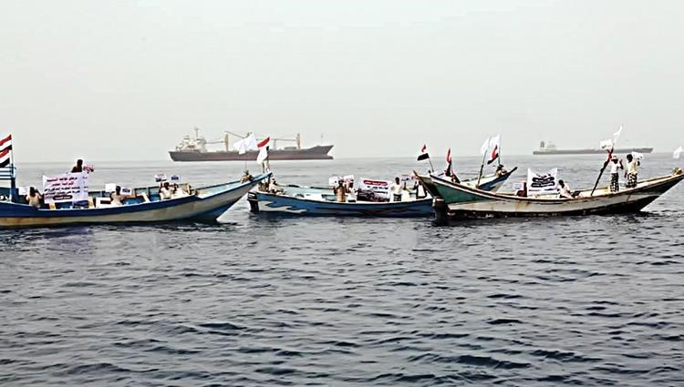 19 صياداً يمنياً يعودون إلى الحديدة بعد احتازهم من قبل قوات إريترية
