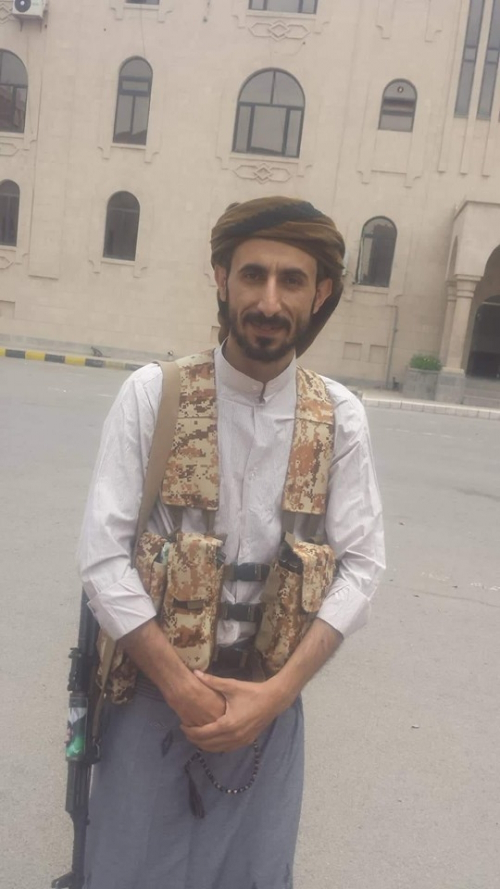 انشقاق مسؤول في الشرعية ووصوله إلى صنعاء