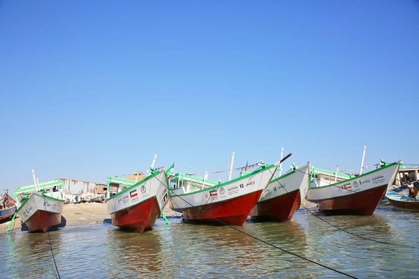 بدعم كويتي.. توزيع قوارب صيد للمتضررين بالمخا والخوخة
