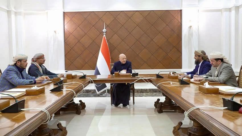 مجلس القيادة الرئاسي يعفي وزيري النقل والتخطيط ويحيلهما للتحقيق