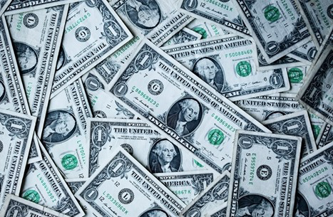 انهيار غير مسبوق للريال اليمني أمام الدولار والعملات الأجنبية في عدن وتعز وصنعاء(اسعار الصرف)