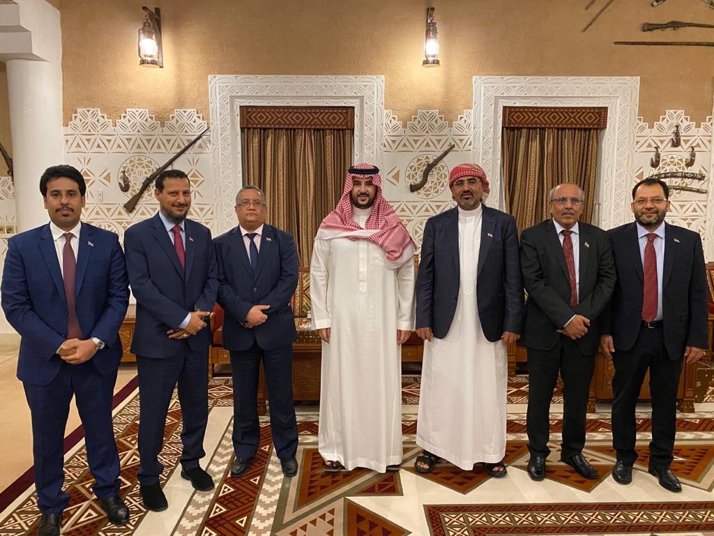 الشرعية والانتقالي يستأنفان الاسبوع المقبل مشاورات تشكيل الحكومة