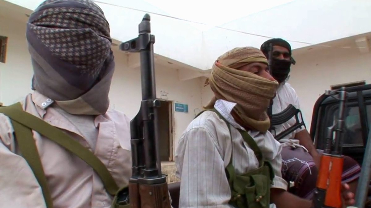 الانتقالي يعتقل قيادي عسكري في القوات الحكومية و2 من مرافقيه في نقطة دوفس بأبين (الأسم)