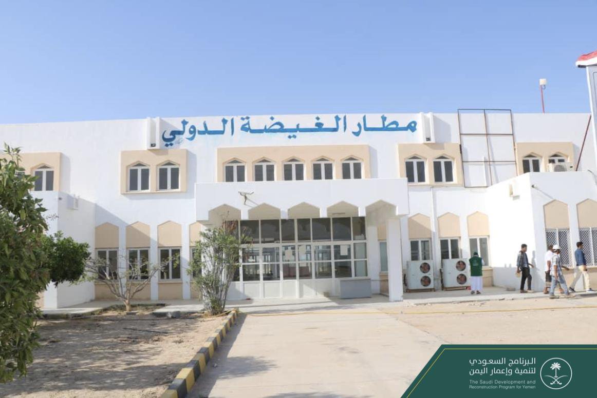 تحليق لطائرتين دون طيار في محيط مطار الغيضة 