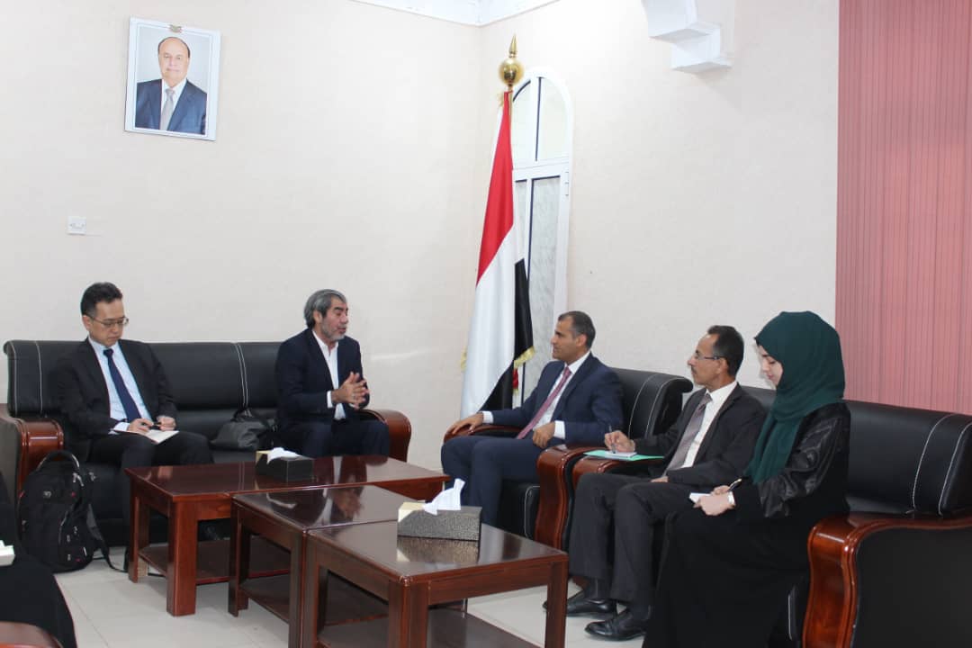الحكومة تؤكد حرصها على السلام وتطالب بكشف الطرف المعرقل لتنفيذ اتفاق السويد