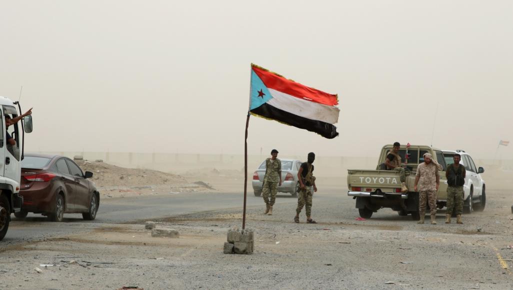 مسؤول خليجي كبير يهاجم الانتقالي الجنوبي.. ماذا قال؟