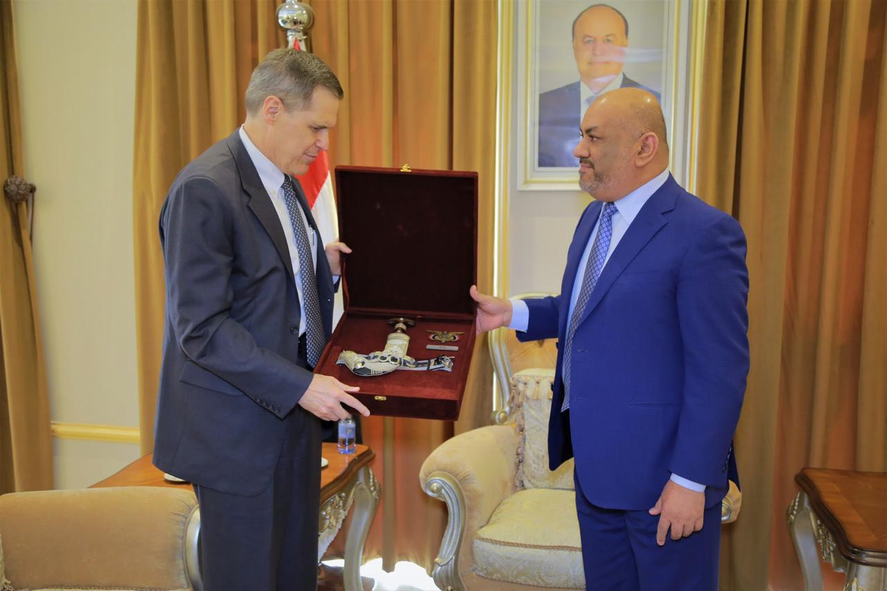 اليماني يستقبل السفير الأمريكي بمناسبة انتهاء فترة عمله