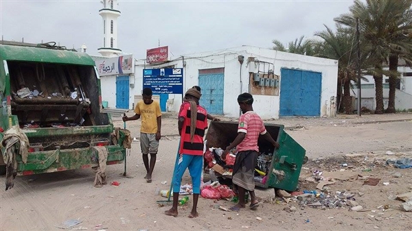 مليشيا الحوثي تنهب رواتب كبار السن والمرضى في صندوق النظافة بمدينة إب