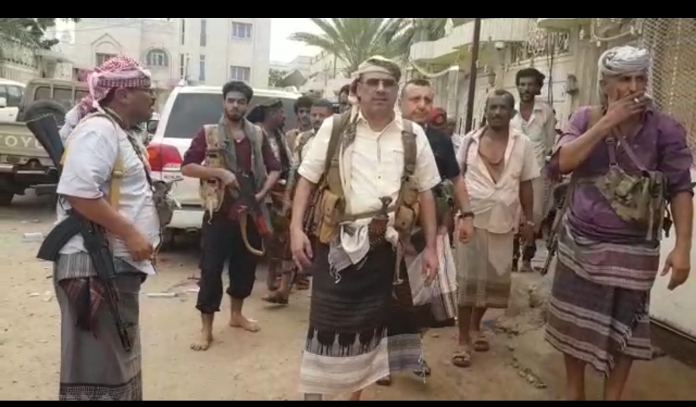 أول ظهور لوزير الداخلية أحمد الميسري في ساحة المواجهات بعدن