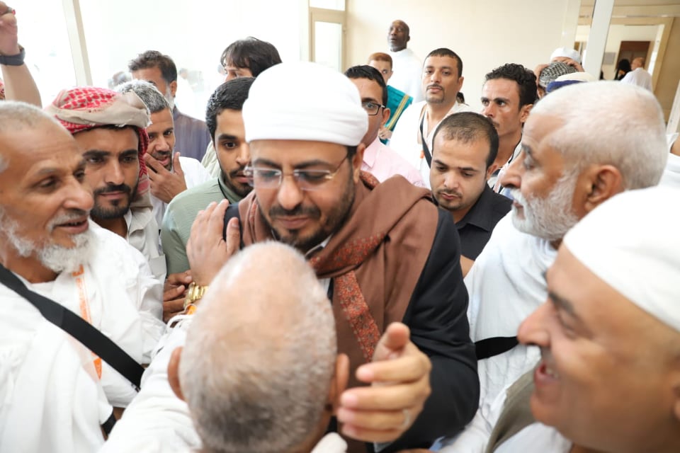 وزير الأوقاف يزور الحجاج ذوي الشهداء بمكة المكرمة