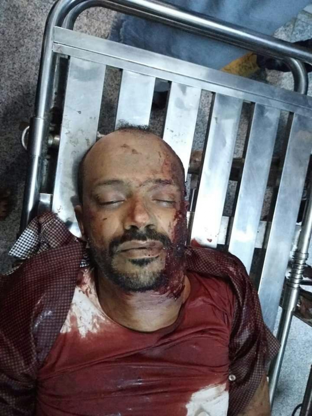 عدن..مسلحون يعدمون قبل قليل مدير مطاعم الحمراء