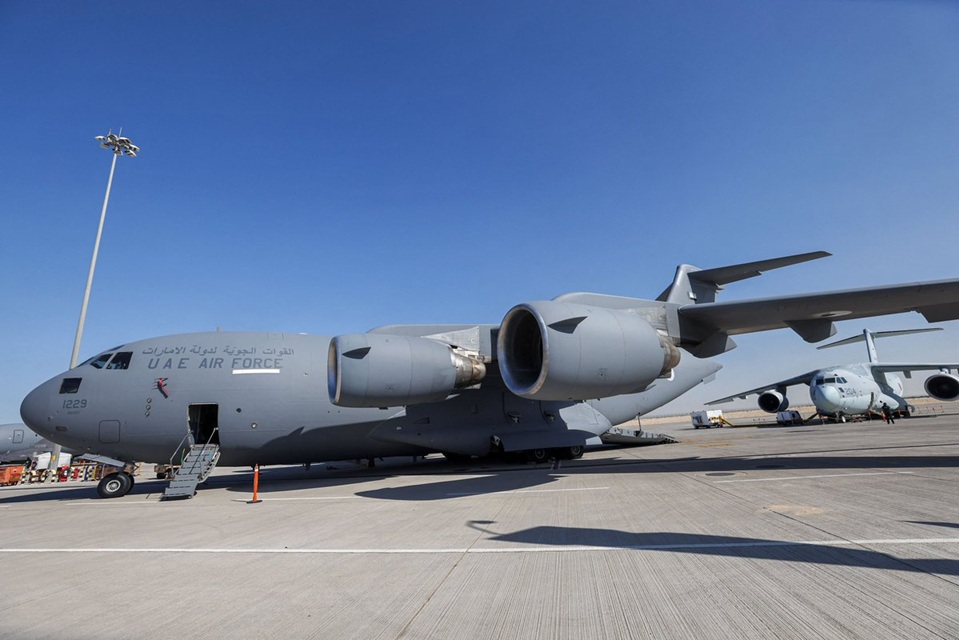 الصومال يحظر دخول الطائرات العسكرية الإماراتية بسبب تهريبها عيدروس الزبيدي