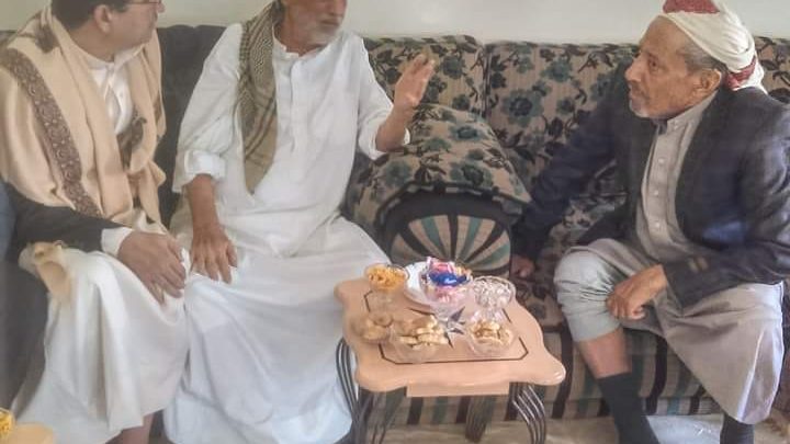 قصة مؤلمة لنجل اشهر فنان في تاريخ اليمن.. خسر راتبه ونجله وذاكرته بسبب الحوثيين ( تفاصيل)