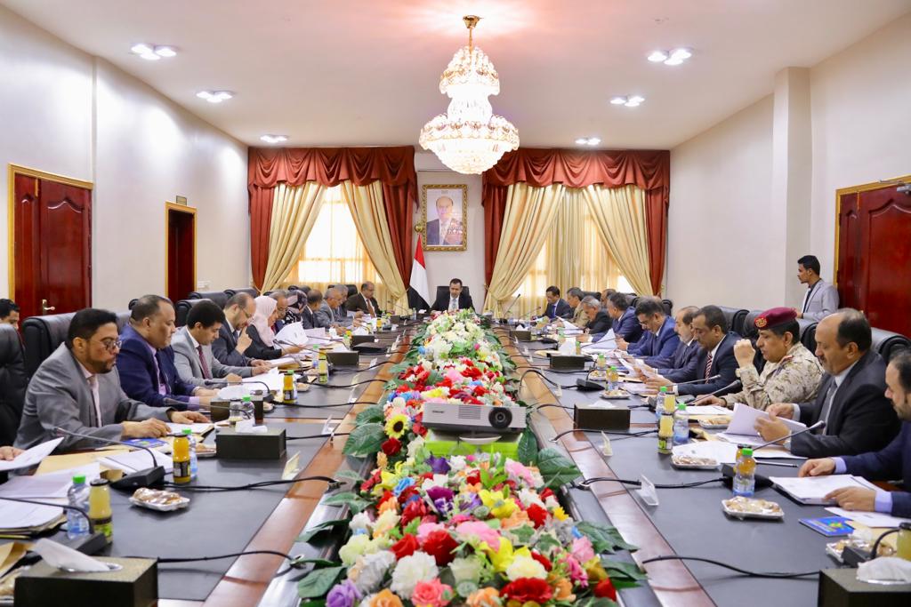 مجلس الوزراء يقف أمام أحكام المليشيا بإعدام 36 ناشطاً بصنعاء ويعتبرها خارج القانون