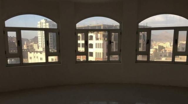 قيادات الحوثي تتسابق على شراء عقارات بصنعاء  تتمثل في أراضي ومباني خاصة