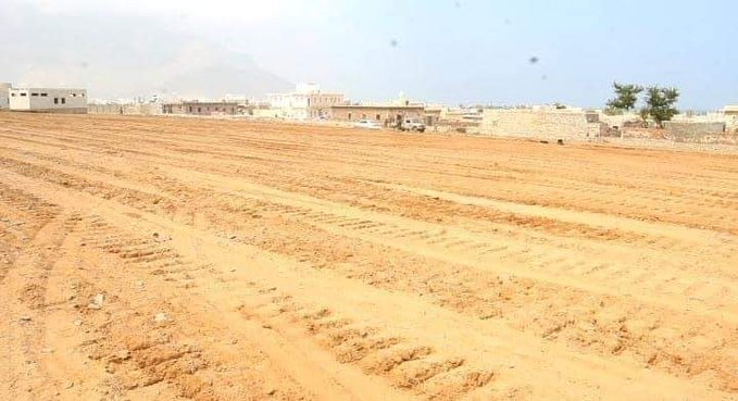 الانتقالي يدشن معسكرا وساحة عروض في سقطرى ويتسلم شحنة نفطية جديدة من الامارات