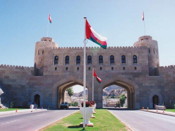 سلطنة عمان تستأنف منح تأشيرات المرور لليمنيين