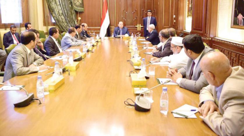 الشرعية توجه بميزانية مالية وحوافز كبيرة لأعضاء مجلس النواب اليمني