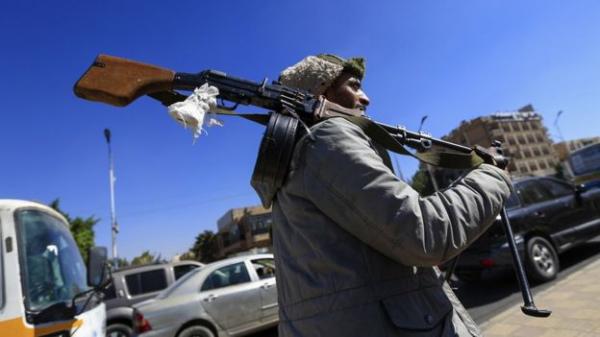 الحوثيون يجبرون التجار والصرافين ومالكي محطات الوقود بصنعاء على دفع إتاوات مالية كبيرة