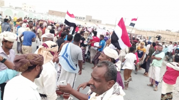 سقطرى: تظاهرة حاشدة تطالب بإنهاء انقلاب الانتقالي وعودة السلطة المحلية