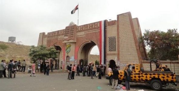 الحوثيون يمعنون احتفالات التخرج بذريعة منع الاختلاط