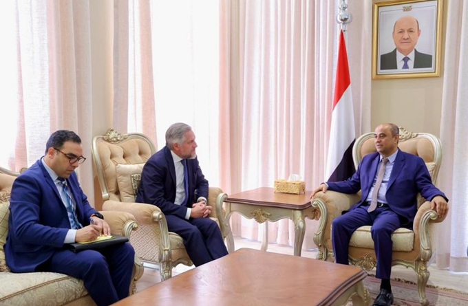 رئيس الحكومة اليمنية يستقبل سفير الاتحاد الأوروبي ويؤكد: الحفاظ على الاستقرار يمثل أولوية قصوى لا تقبل المساومة