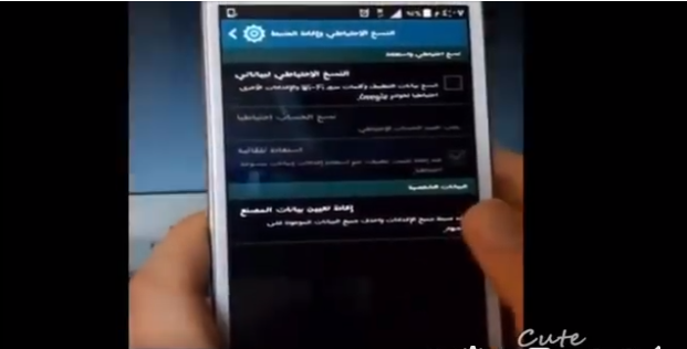 لمنع ابتزاز الفتيات..مهندس يمني يكشف عن الحل لضمان عدم استرجاع بيانات الجوال بعد بيعه (شاهد الفيديو)
