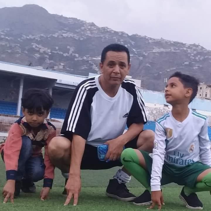 مقتل لاعب كرة ونجله بقذيفة حوثية بتعز